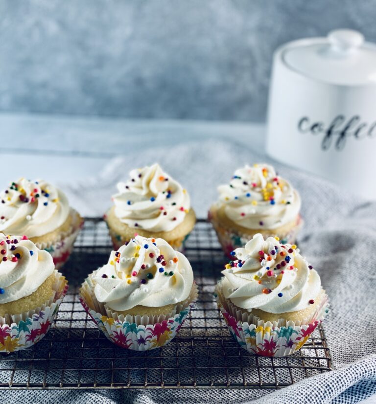 Sunday Session #5: My Fave All-In-One Vanilla Cupcakes!